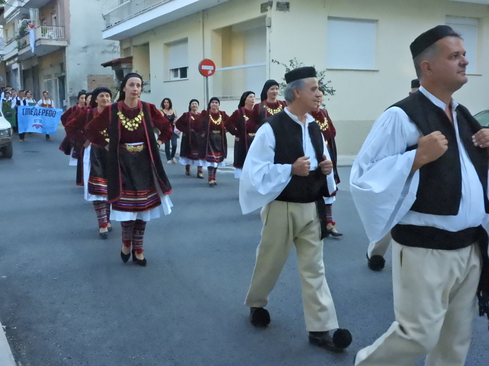Το 4ο Φεστιβάλ Χορού και Λαογραφίας ολοκληρώθηκε με μια μεγάλη πατινάδα, χρώματα, μουσική, παράδοση και ανθρώπους που προσφέρουν (πλούσιο φωτορεπορτάζ + video)