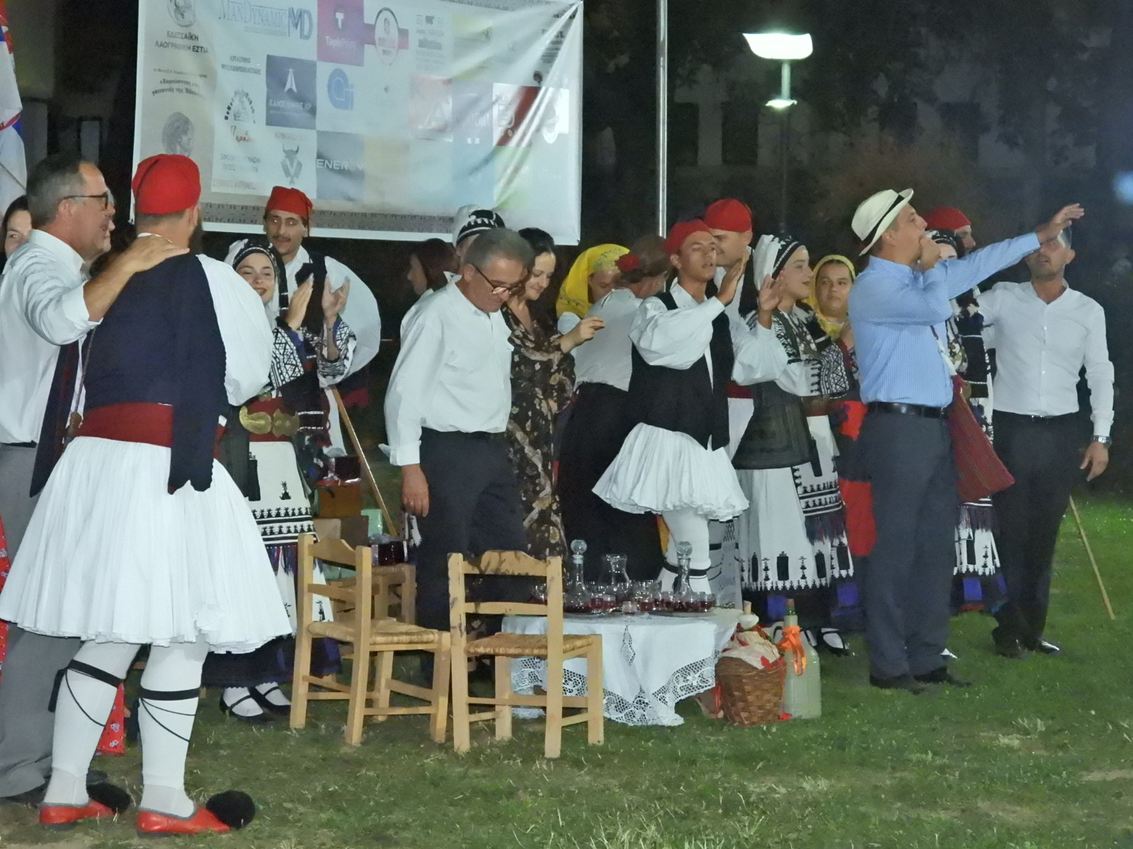 Το 4ο Φεστιβάλ Χορού και Λαογραφίας ολοκληρώθηκε με μια μεγάλη πατινάδα, χρώματα, μουσική, παράδοση και ανθρώπους που προσφέρουν (πλούσιο φωτορεπορτάζ + video)