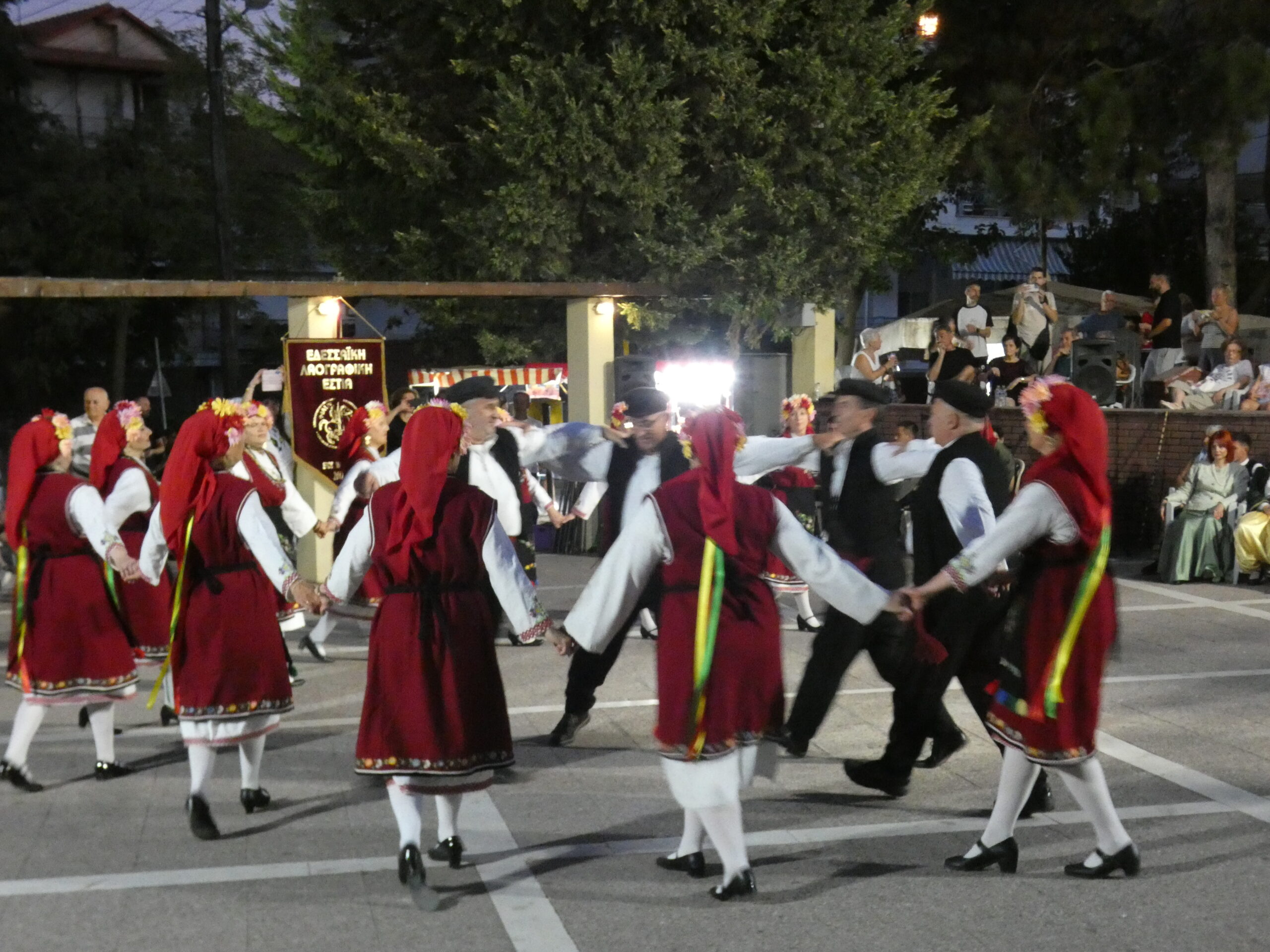 Η Έδεσσα χόρεψε στους ρυθμούς της παράδοσης – Μια ξεχωριστή ημέρα γεμάτη πολιτισμό και ανθρώπους (Πλούσιο φωτορεπορτάζ + Βίντεο)
