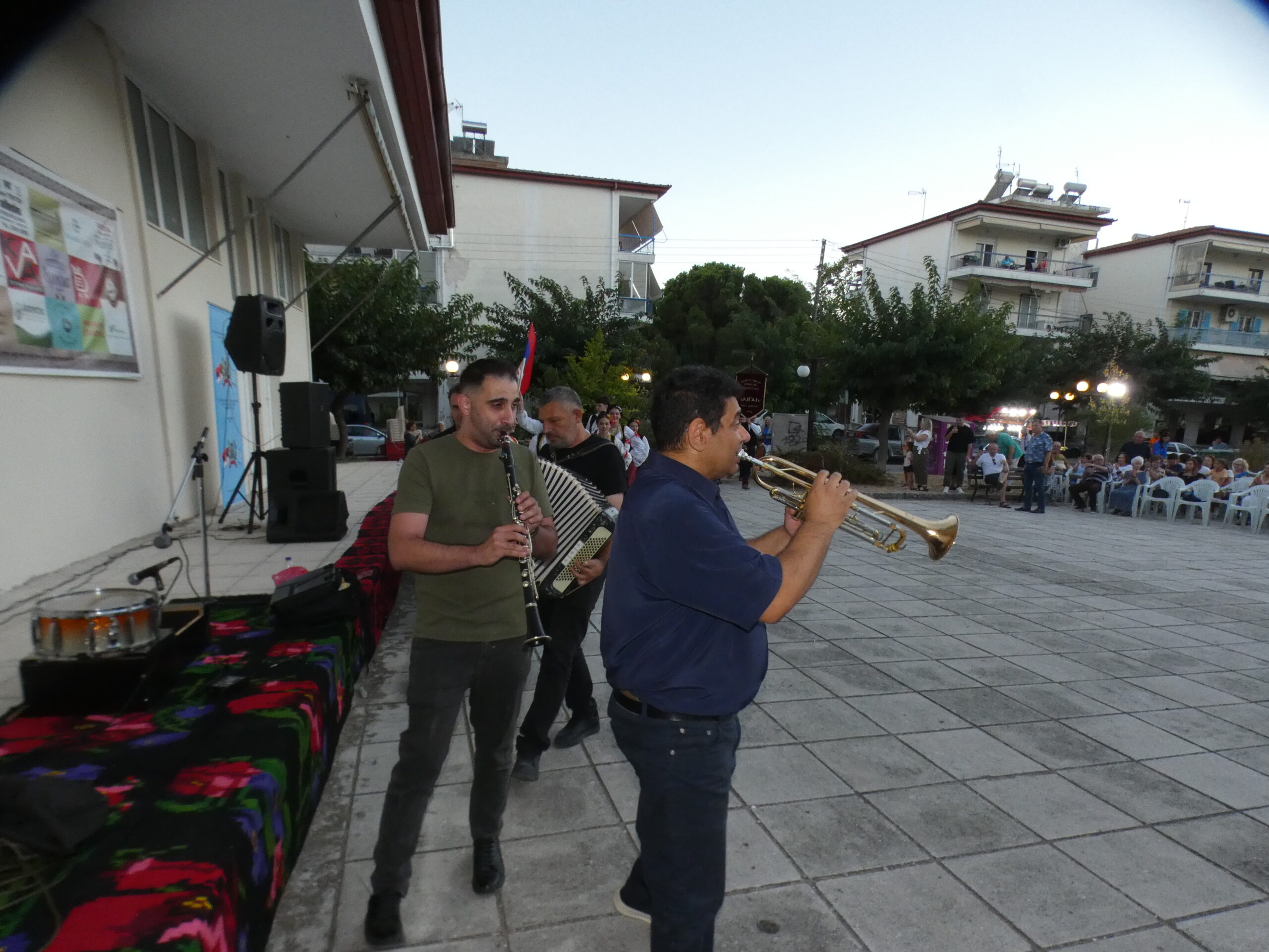 Όταν ο χορός ενώνει λαούς και ζωντανεύει τις γειτονιές της Έδεσσας (πλούσιο φωτορεπορτάζ + video)