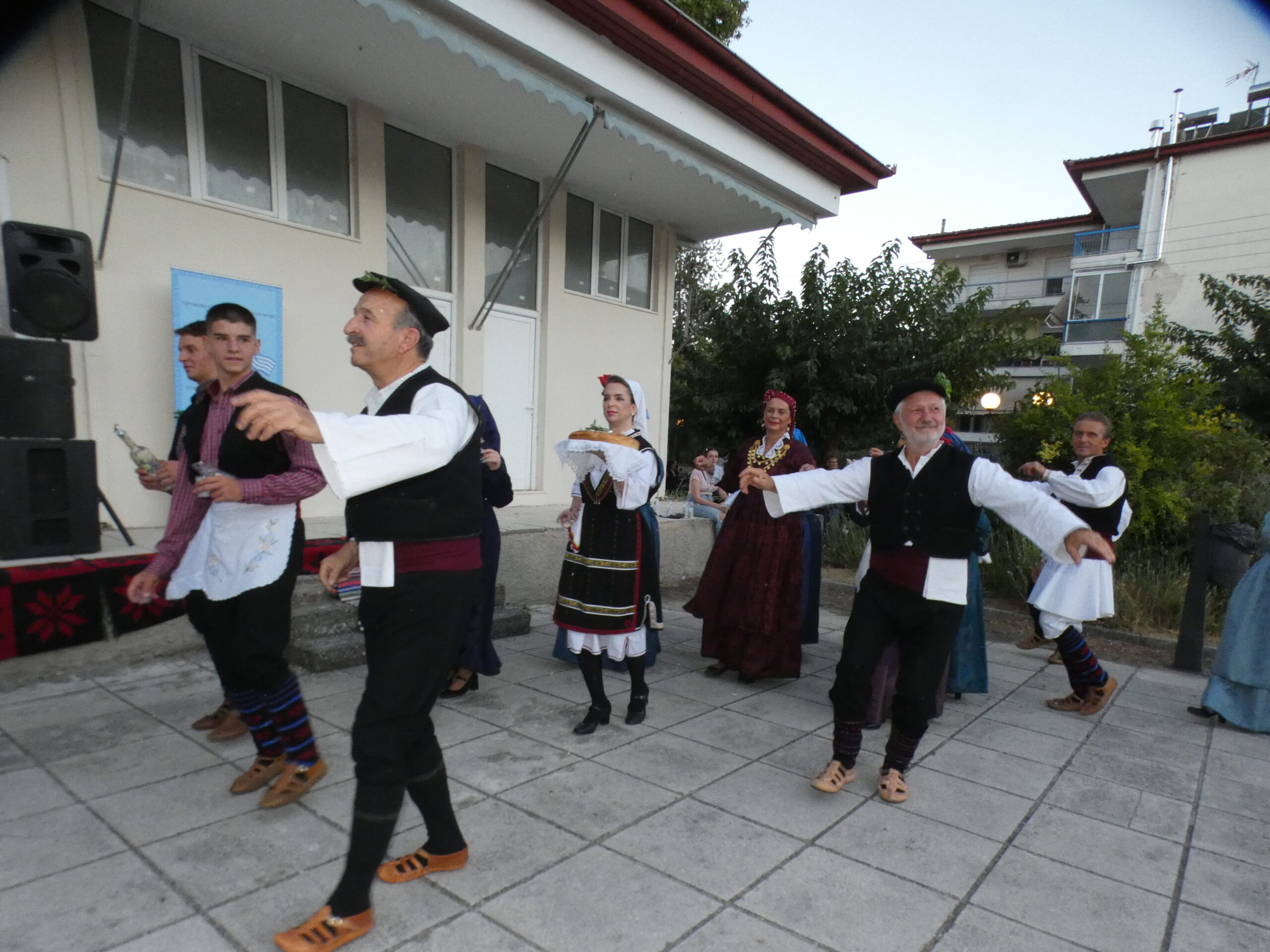 Όταν ο χορός ενώνει λαούς και ζωντανεύει τις γειτονιές της Έδεσσας (πλούσιο φωτορεπορτάζ + video)