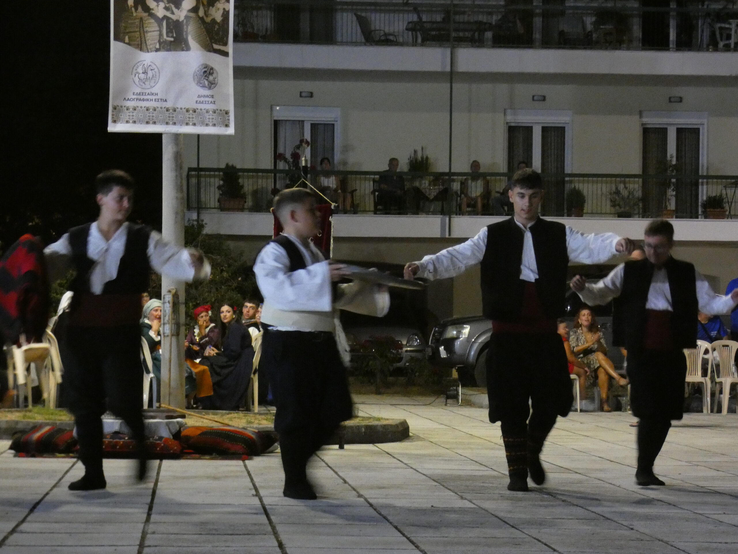Όταν ο χορός ενώνει λαούς και ζωντανεύει τις γειτονιές της Έδεσσας (πλούσιο φωτορεπορτάζ + video)