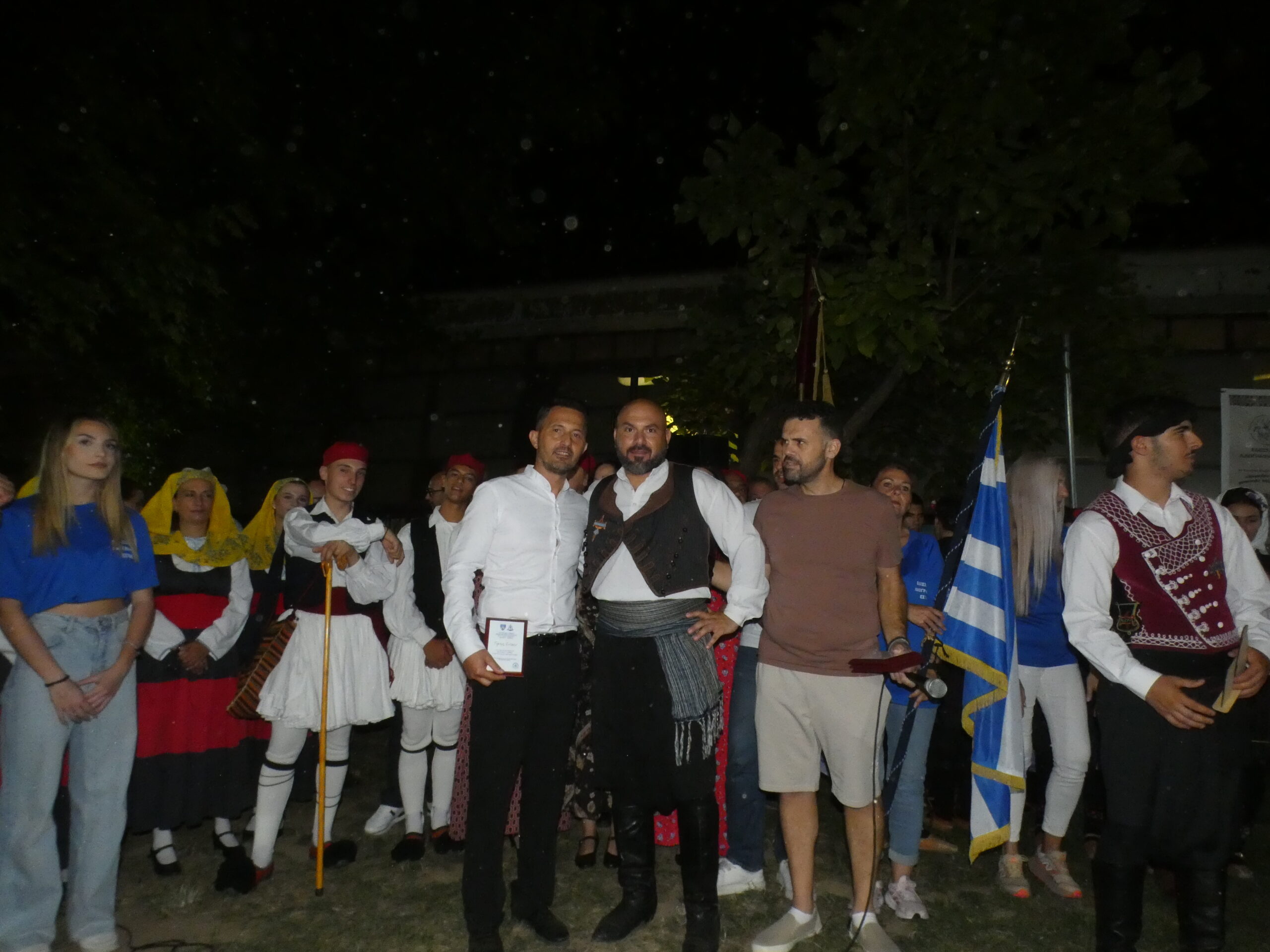 Το 4ο Φεστιβάλ Χορού και Λαογραφίας ολοκληρώθηκε με μια μεγάλη πατινάδα, χρώματα, μουσική, παράδοση και ανθρώπους που προσφέρουν (πλούσιο φωτορεπορτάζ + video)
