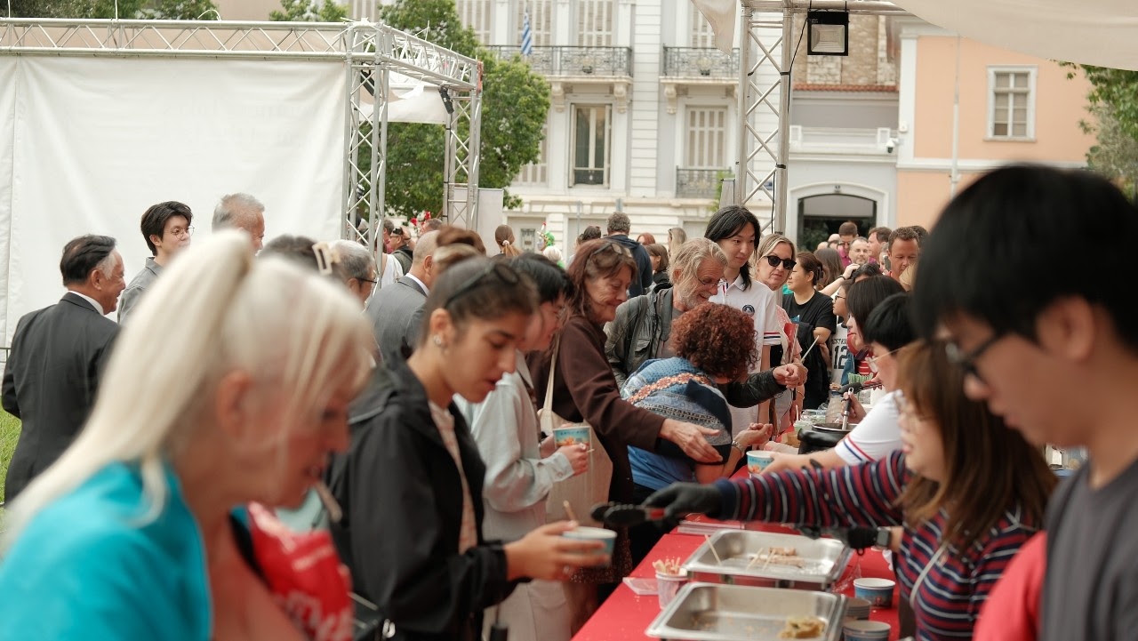 Ένας ρυθμός τυμπάνου στην καρδιά της Αθήνας: το 1ο Φεστιβάλ Πολιτισμού Teochew έφερε την Κίνα στην Πλατεία Κλαυθμώνος