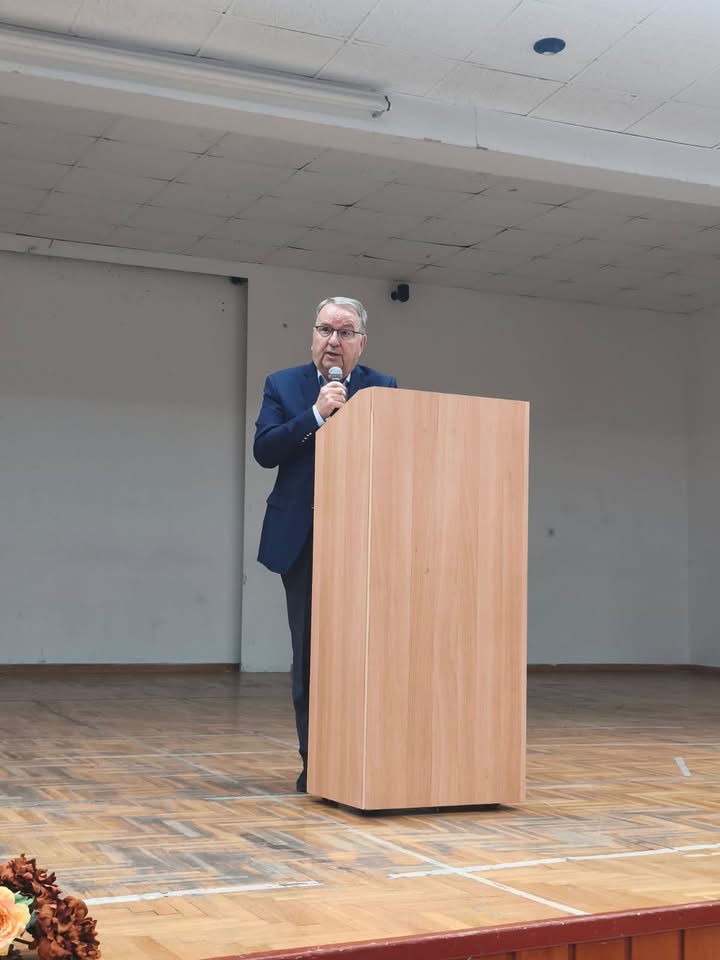 ιώργος Καρασμάνης: «Να ονειρεύεστε, να διεκδικείτε, να κρίνετε και να συγκρίνετε!» – Μήνυμα Γιώργου Καρασμάνη στους αριστούχους της Πέλλας