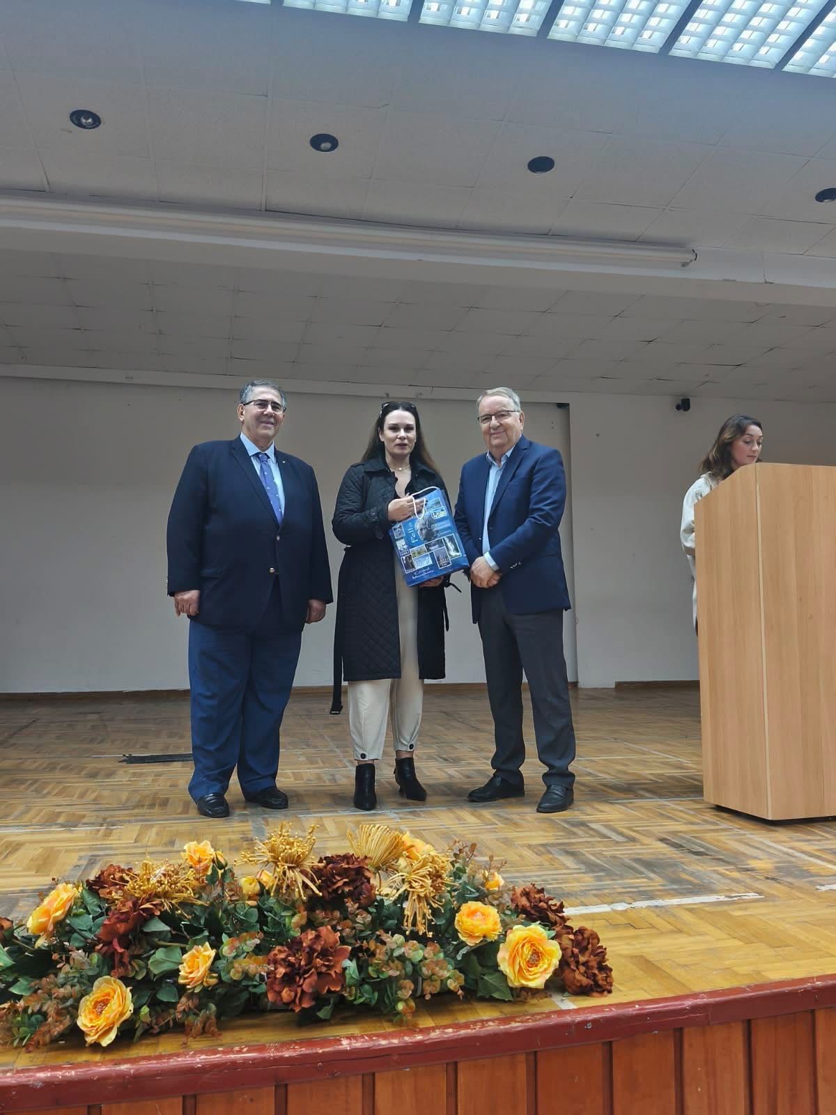 ιώργος Καρασμάνης: «Να ονειρεύεστε, να διεκδικείτε, να κρίνετε και να συγκρίνετε!» – Μήνυμα Γιώργου Καρασμάνη στους αριστούχους της Πέλλας