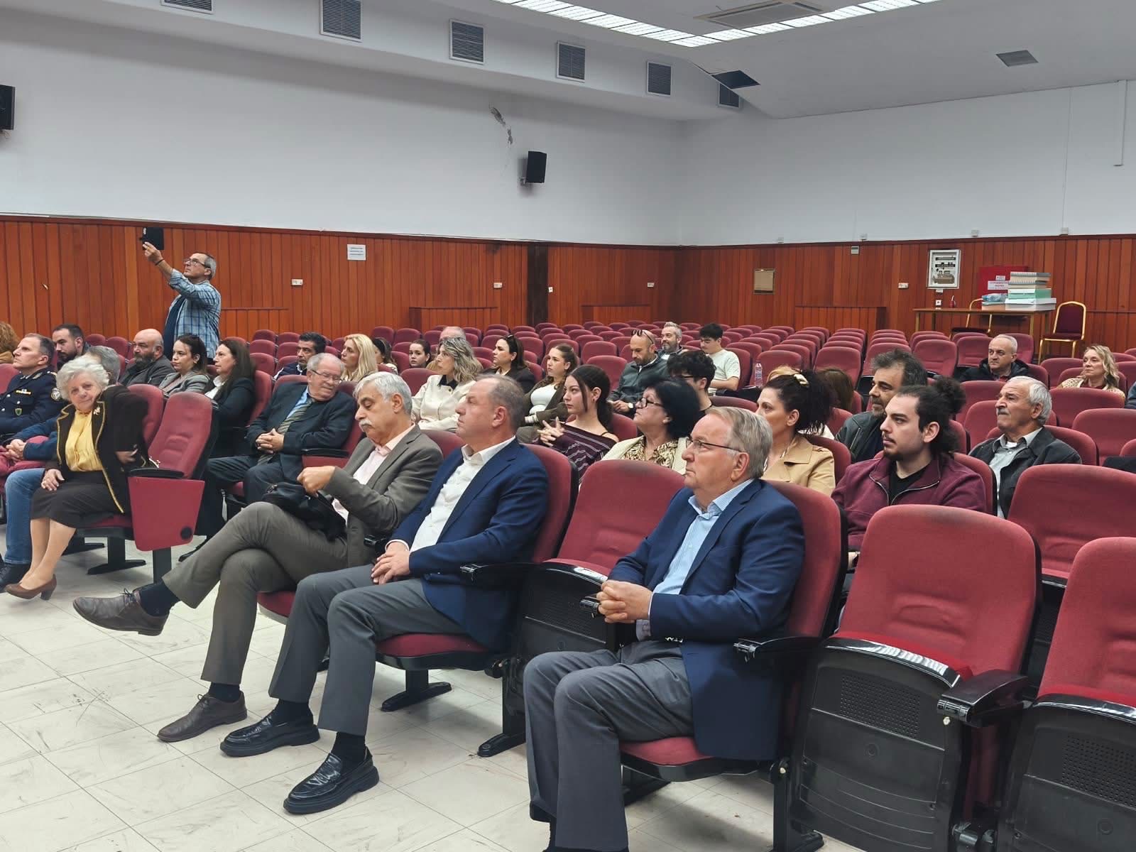 ιώργος Καρασμάνης: «Να ονειρεύεστε, να διεκδικείτε, να κρίνετε και να συγκρίνετε!» – Μήνυμα Γιώργου Καρασμάνη στους αριστούχους της Πέλλας