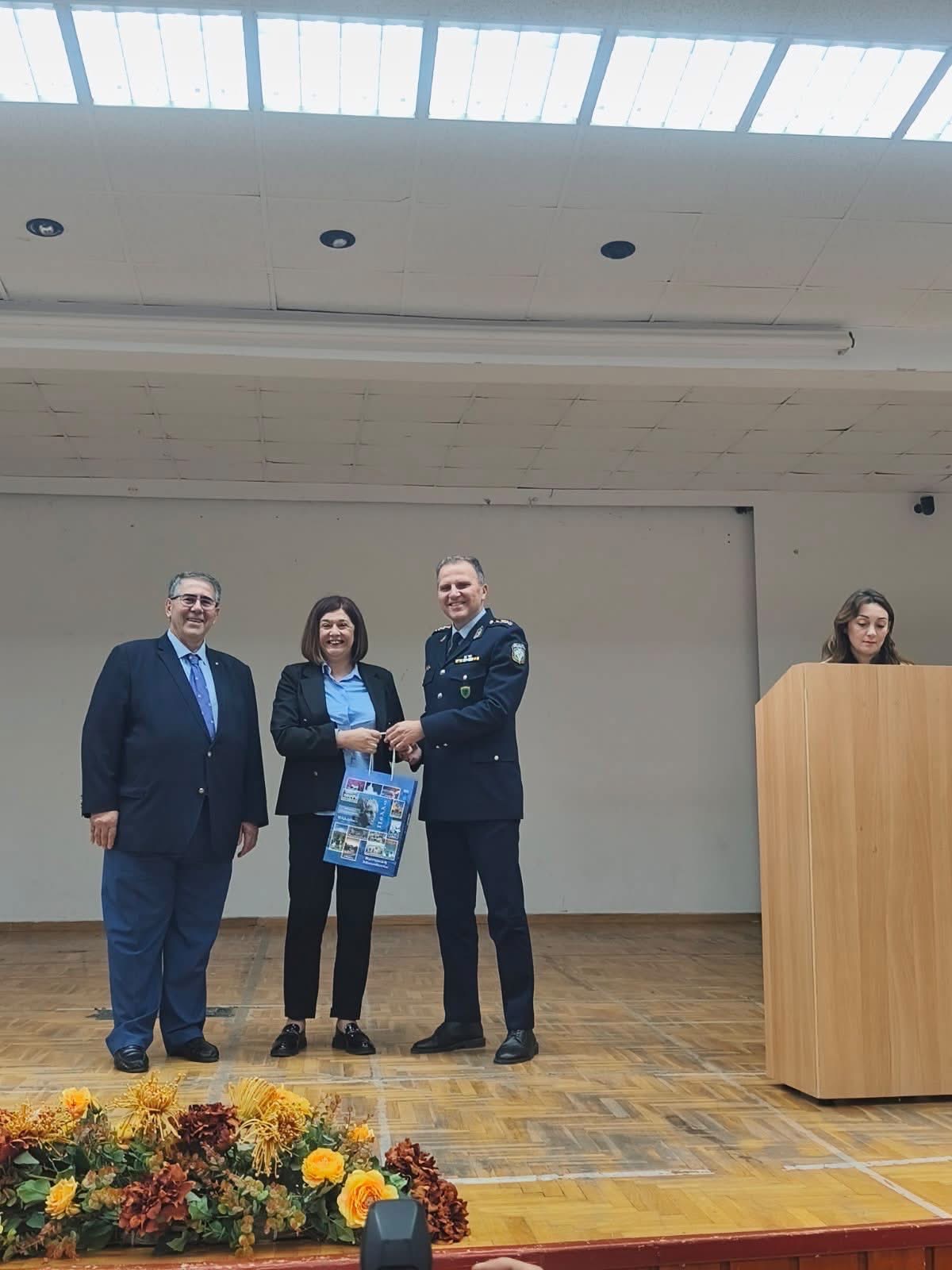 ιώργος Καρασμάνης: «Να ονειρεύεστε, να διεκδικείτε, να κρίνετε και να συγκρίνετε!» – Μήνυμα Γιώργου Καρασμάνη στους αριστούχους της Πέλλας