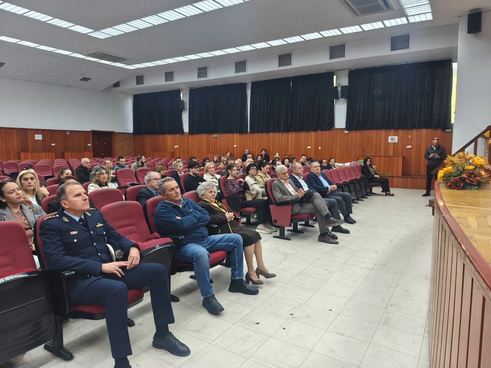 ιώργος Καρασμάνης: «Να ονειρεύεστε, να διεκδικείτε, να κρίνετε και να συγκρίνετε!» – Μήνυμα Γιώργου Καρασμάνη στους αριστούχους της Πέλλας