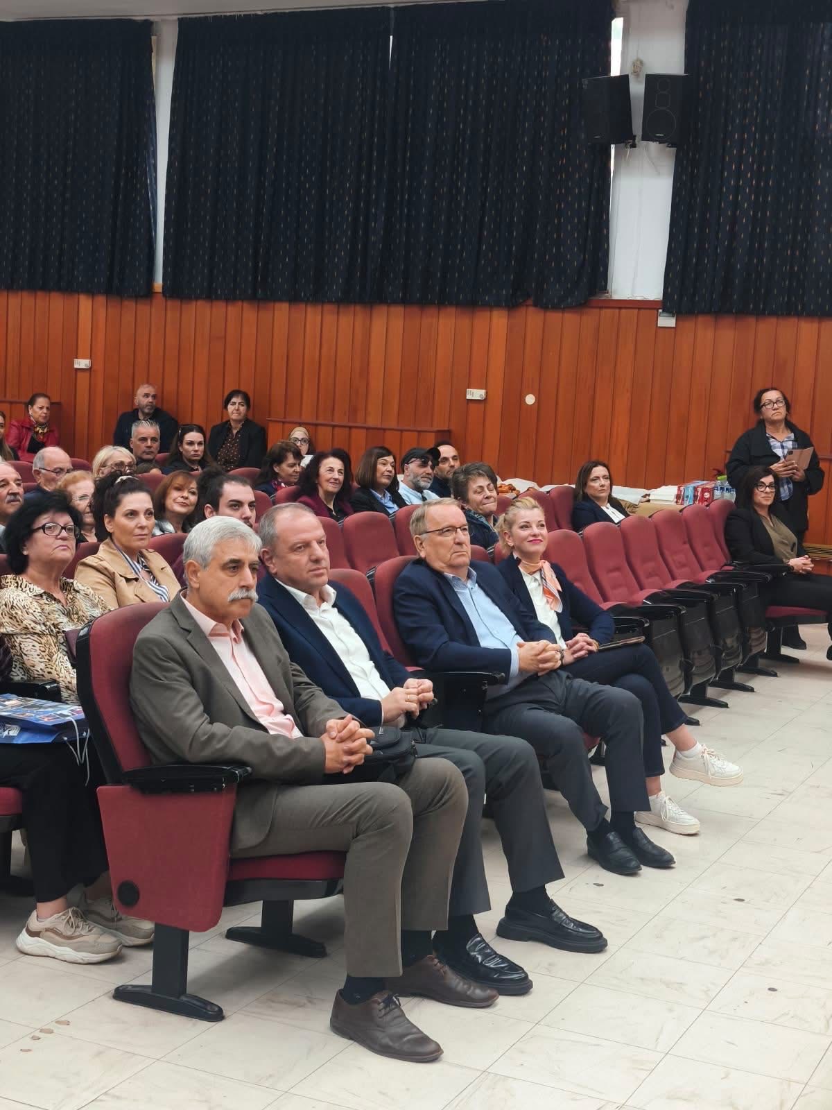 ιώργος Καρασμάνης: «Να ονειρεύεστε, να διεκδικείτε, να κρίνετε και να συγκρίνετε!» – Μήνυμα Γιώργου Καρασμάνη στους αριστούχους της Πέλλας