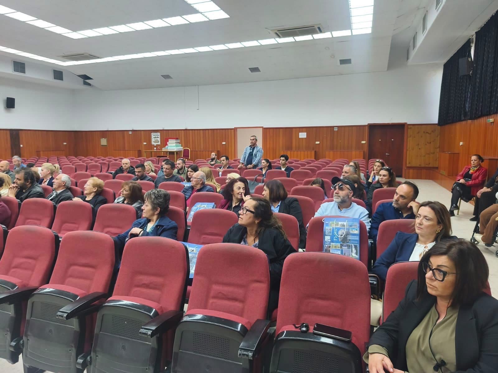 ιώργος Καρασμάνης: «Να ονειρεύεστε, να διεκδικείτε, να κρίνετε και να συγκρίνετε!» – Μήνυμα Γιώργου Καρασμάνη στους αριστούχους της Πέλλας